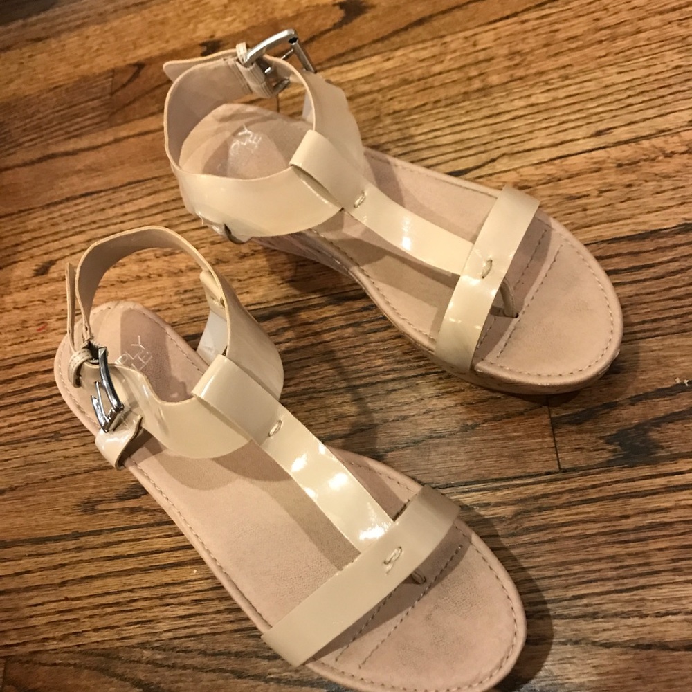 Worn ONCE! Simply Pelle Tan Wedges